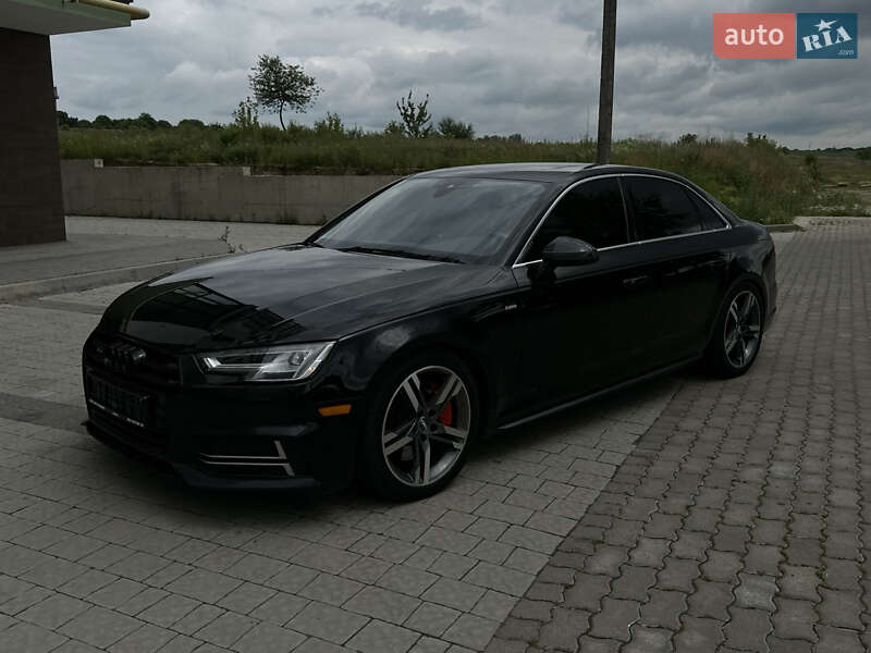 Седан Audi A4 2018 в 