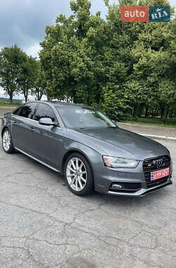 Седан Audi A4 2015 в 