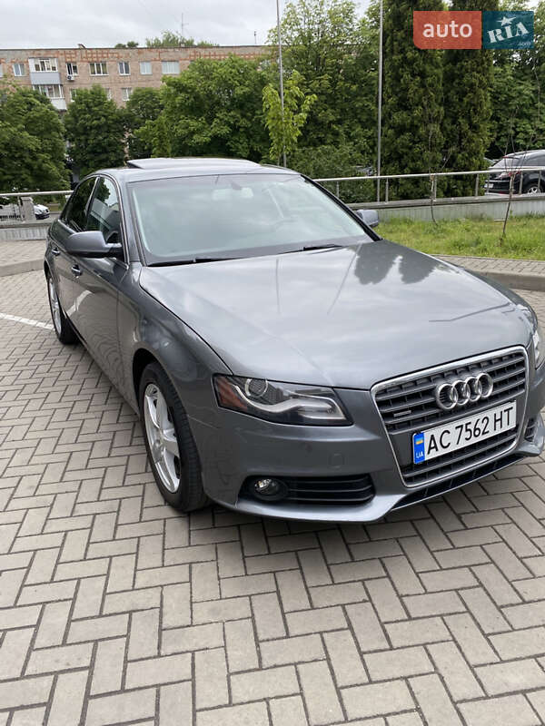 Седан Audi A4 2012 в Луцке