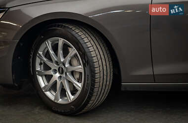 Седан Audi A4 2021 в 