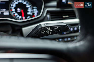 Седан Audi A4 2021 в 