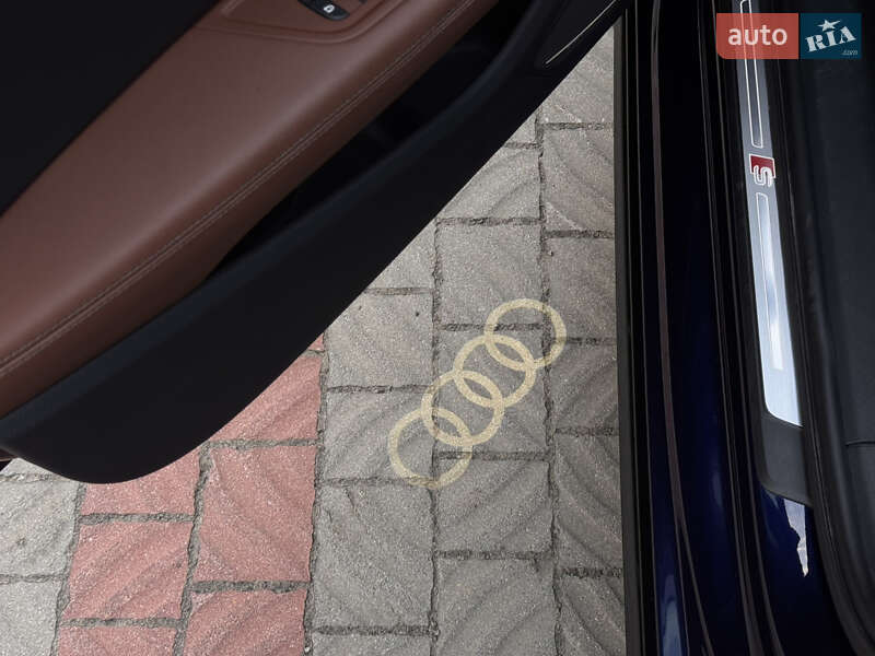 Седан Audi A4 2022 в Дніпрі