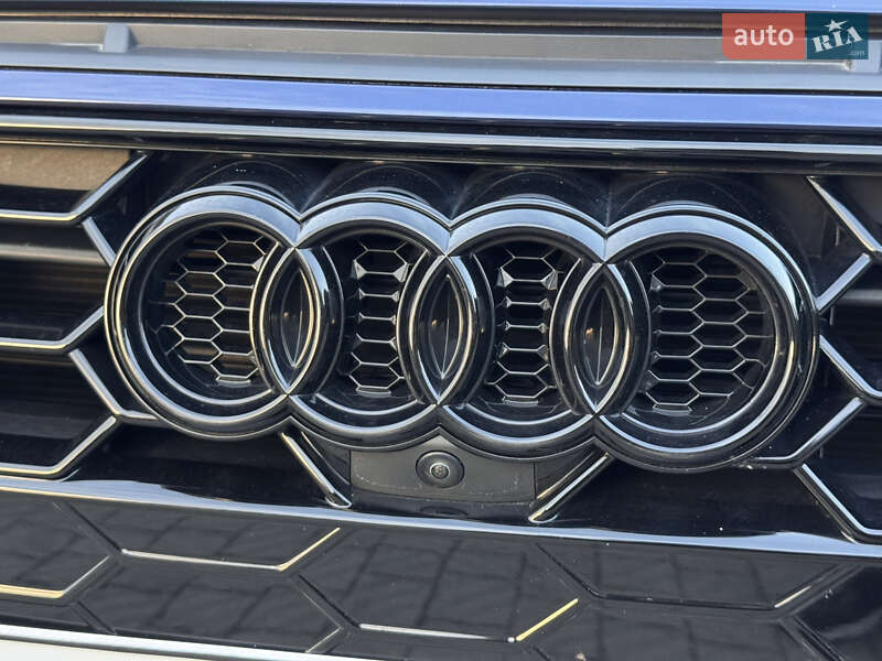 Седан Audi A4 2022 в Дніпрі