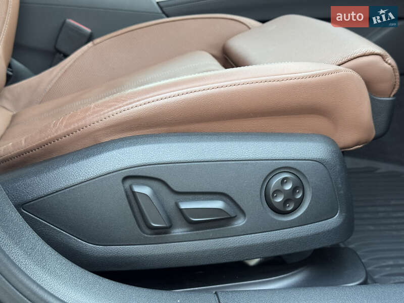 Седан Audi A4 2022 в Дніпрі