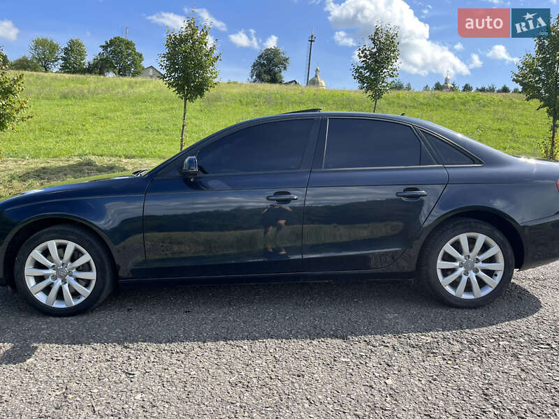 Седан Audi A4 2011 в Ивано-Франковске