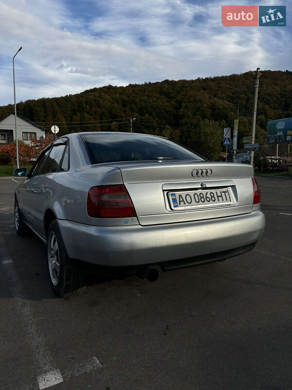 Седан Audi A4 1996 в Яремче