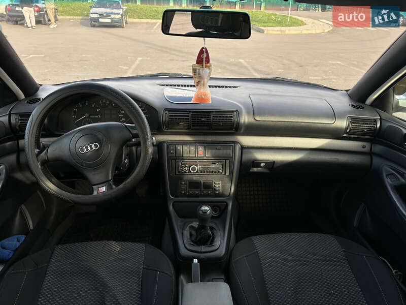 Седан Audi A4 1996 в Яремче
