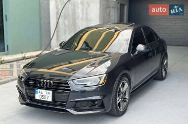 Седан Audi A4 2016 в 