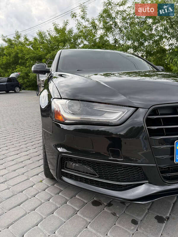 Седан Audi A4 2014 в Львове