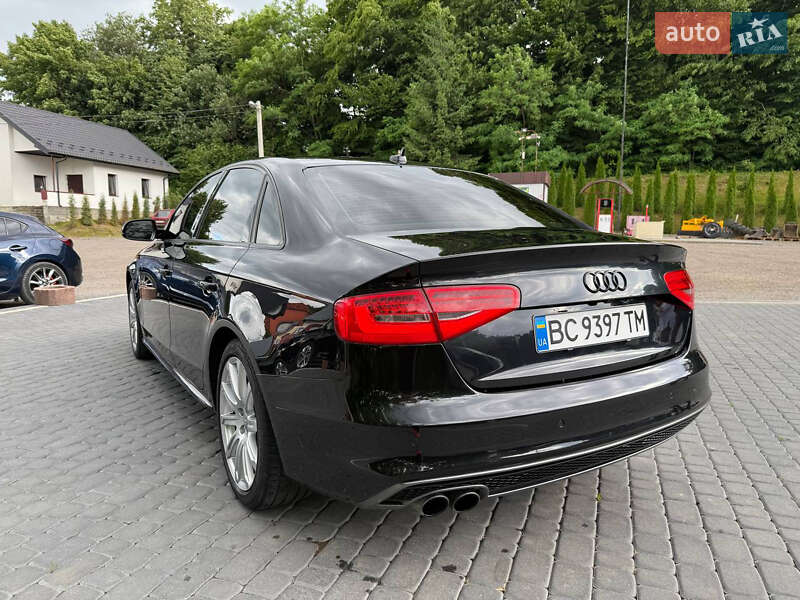 Седан Audi A4 2014 в Львове