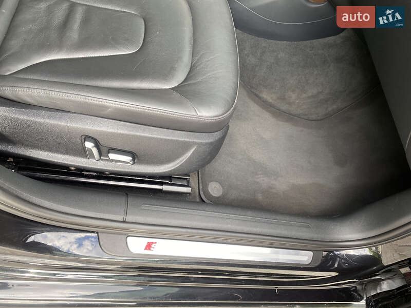 Седан Audi A4 2014 в Львове