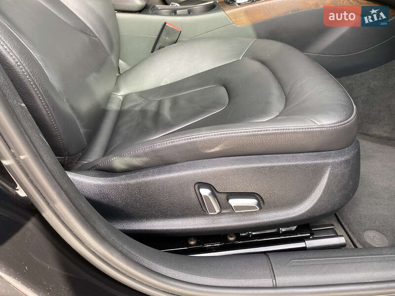 Седан Audi A4 2014 в Львове