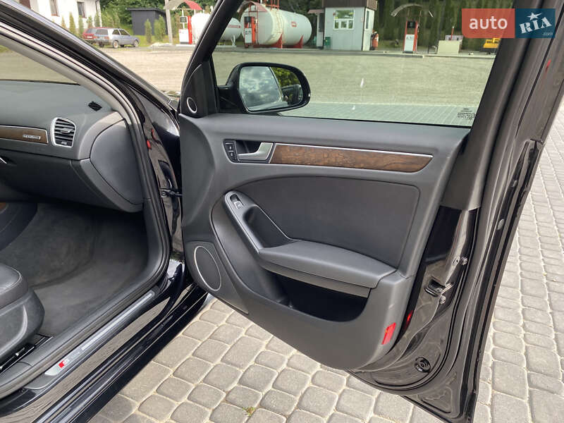 Седан Audi A4 2014 в Львове