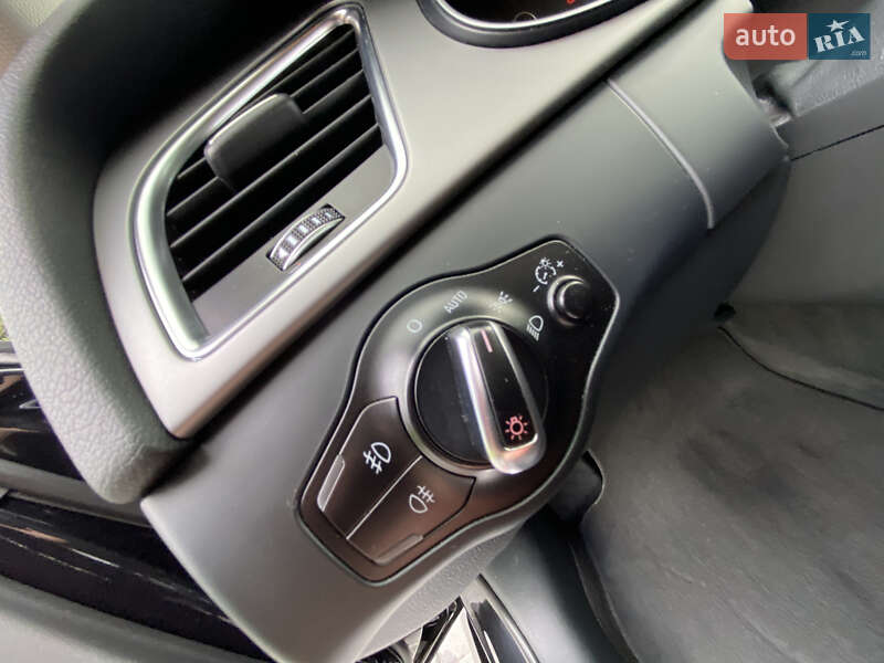 Седан Audi A4 2014 в Львове