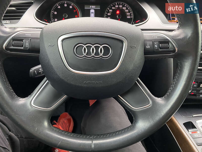 Седан Audi A4 2014 в Львове