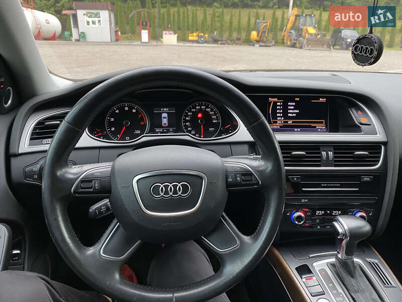 Седан Audi A4 2014 в Львове