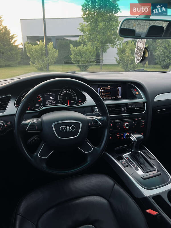 Седан Audi A4 2013 в Ужгороде