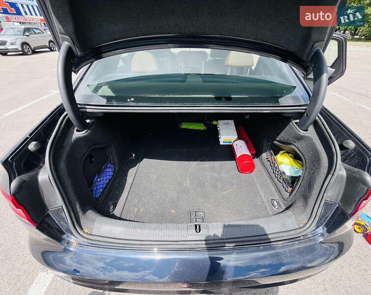 Седан Audi A4 2017 в Кропивницком