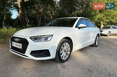Седан Audi A4 2022 в 