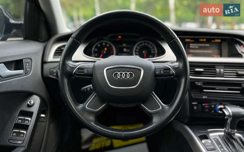 Седан Audi A4 2013 в Львове