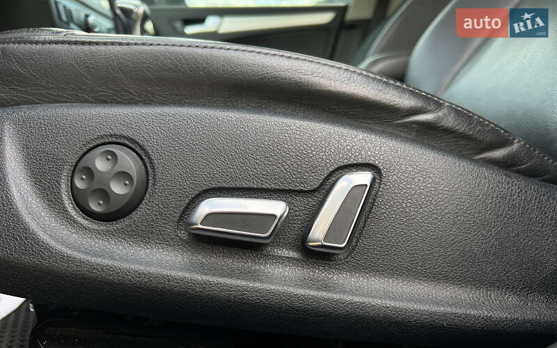 Седан Audi A4 2013 в Львове