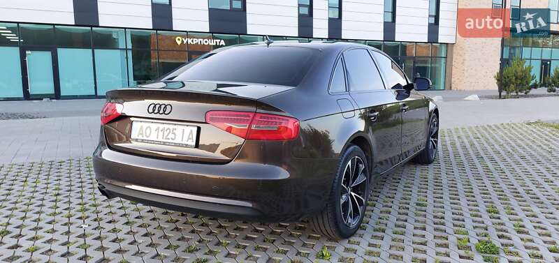 Седан Audi A4 2013 в Хмельницькому