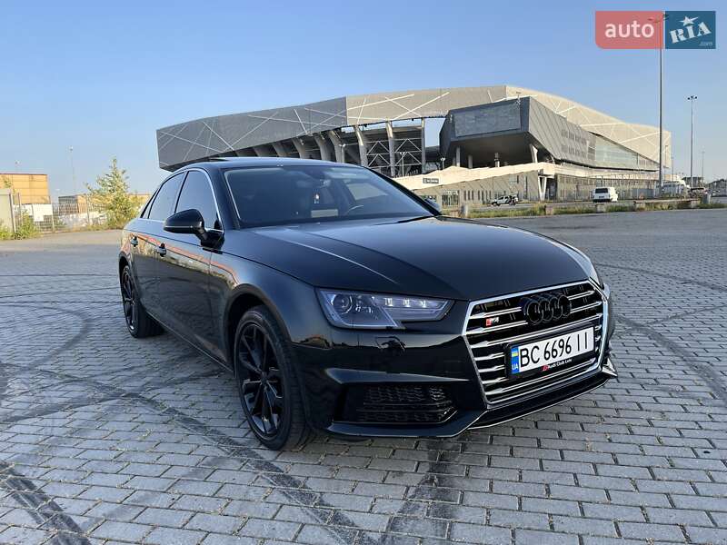 Седан Audi A4 2019 в Львове