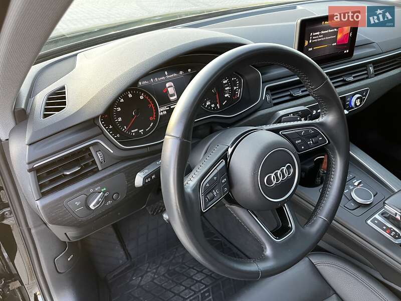 Седан Audi A4 2019 в Львове