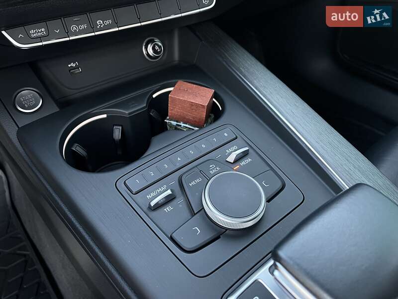 Седан Audi A4 2019 в Львове