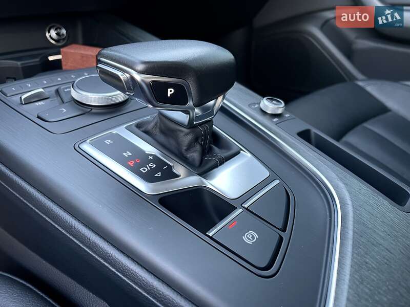 Седан Audi A4 2019 в Львове