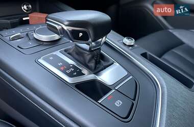 Седан Audi A4 2019 в 