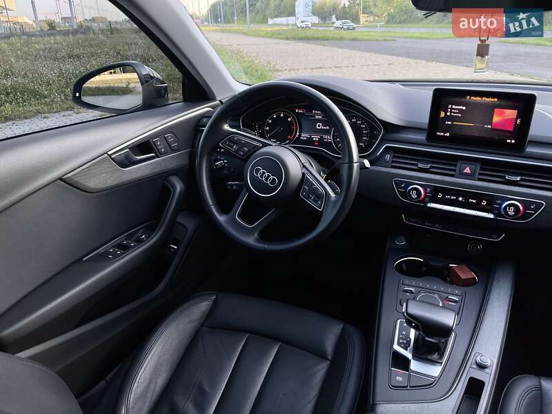 Седан Audi A4 2019 в Львове