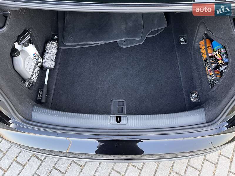 Седан Audi A4 2019 в Львове