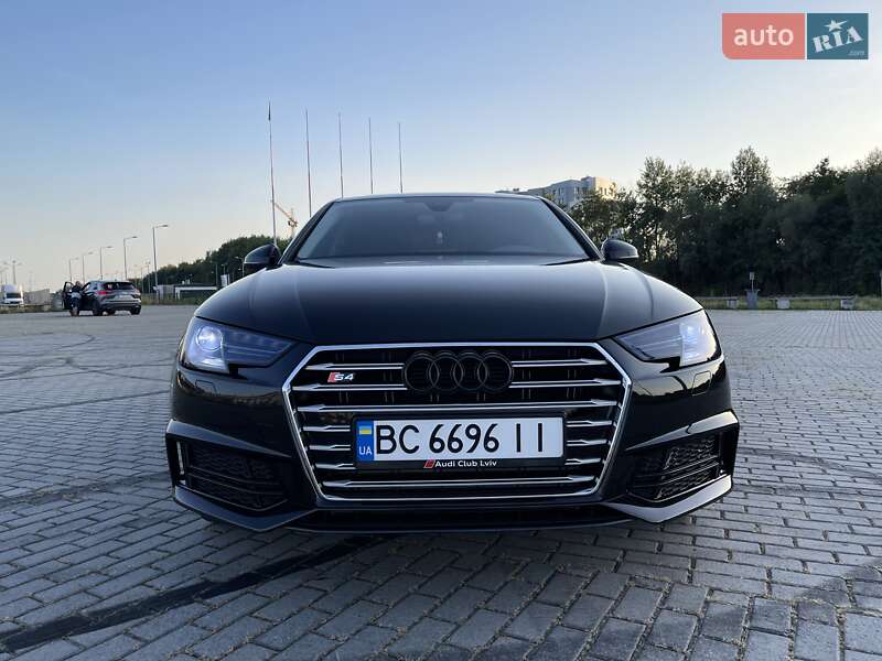 Седан Audi A4 2019 в Львове
