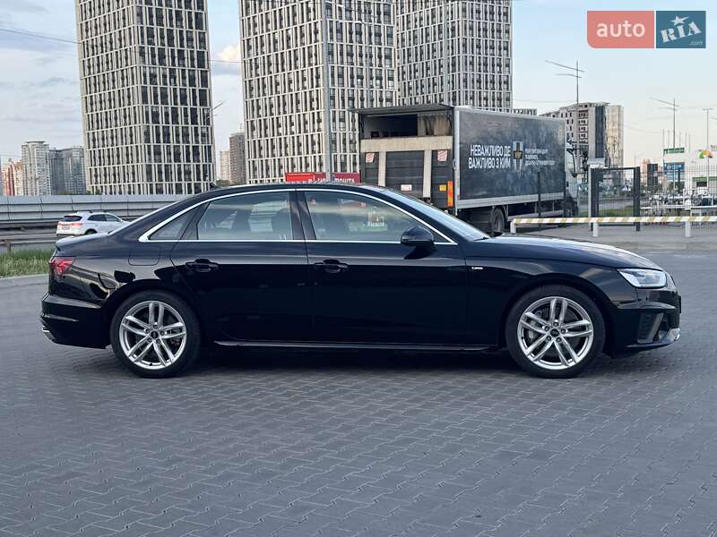 Седан Audi A4 2023 в Киеве
