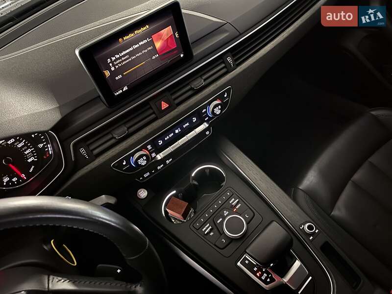 Седан Audi A4 2019 в Львове