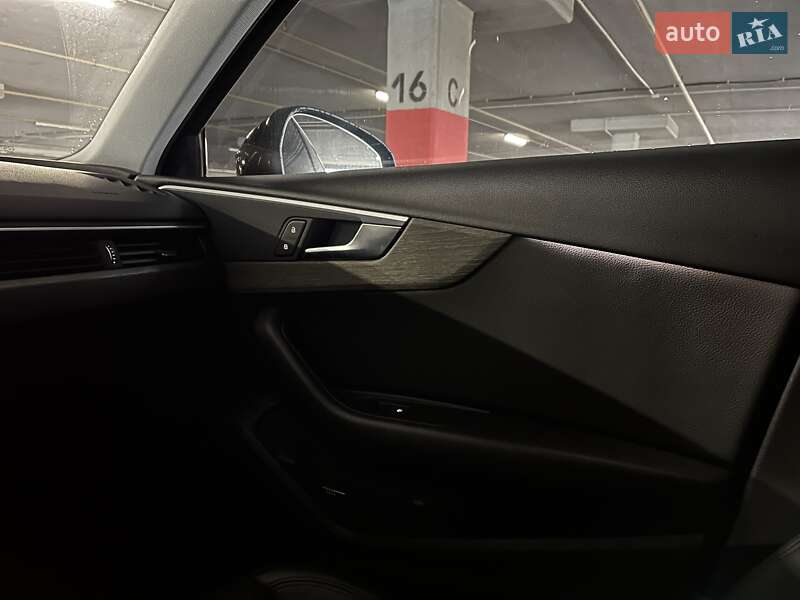 Седан Audi A4 2019 в Львове