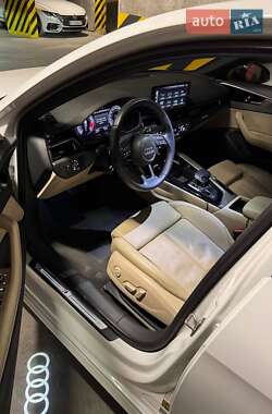 Седан Audi A4 2020 в 