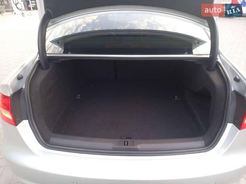 Седан Audi A4 2013 в Кременчуге