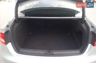 Седан Audi A4 2013 в 