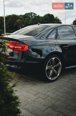 Седан Audi A4 2015 в 