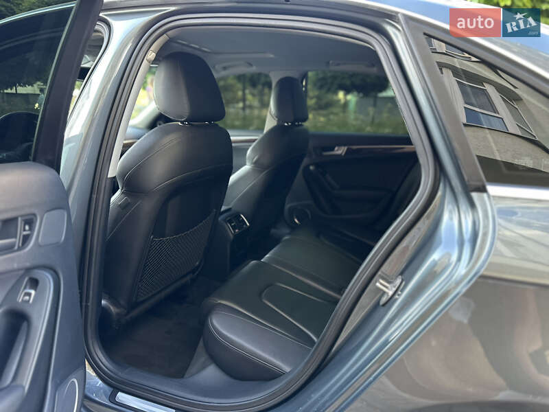 Седан Audi A4 2013 в Ивано-Франковске