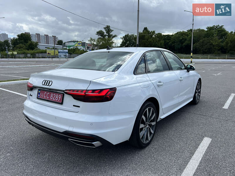 Седан Audi A4 2023 в Киеве