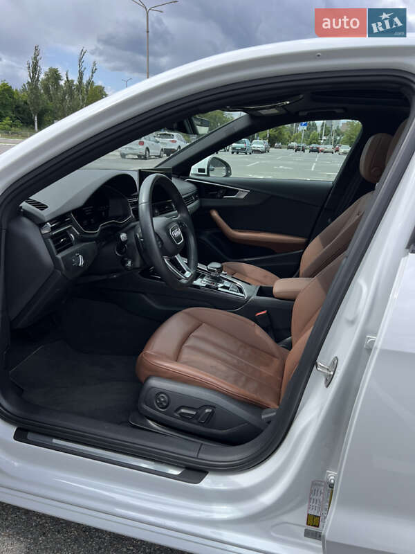 Седан Audi A4 2023 в Киеве