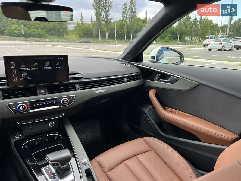Седан Audi A4 2023 в Киеве