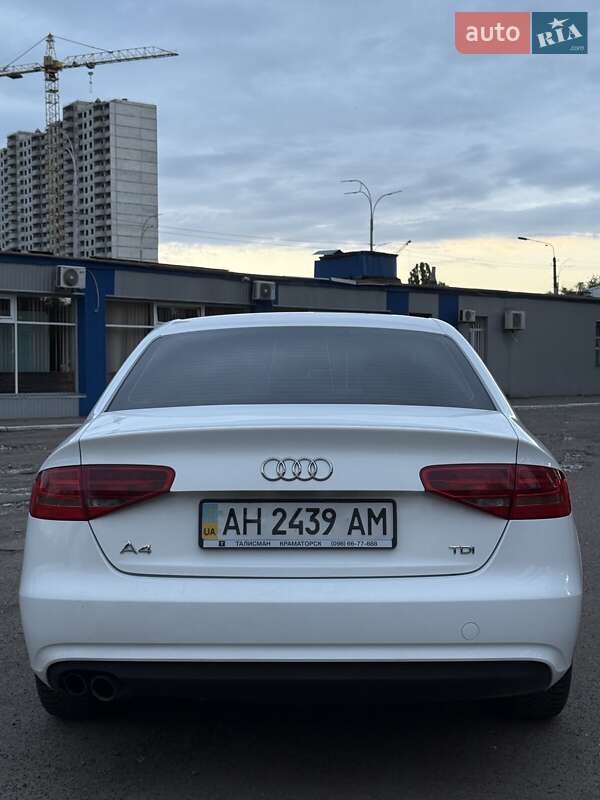 Седан Audi A4 2013 в Кропивницком