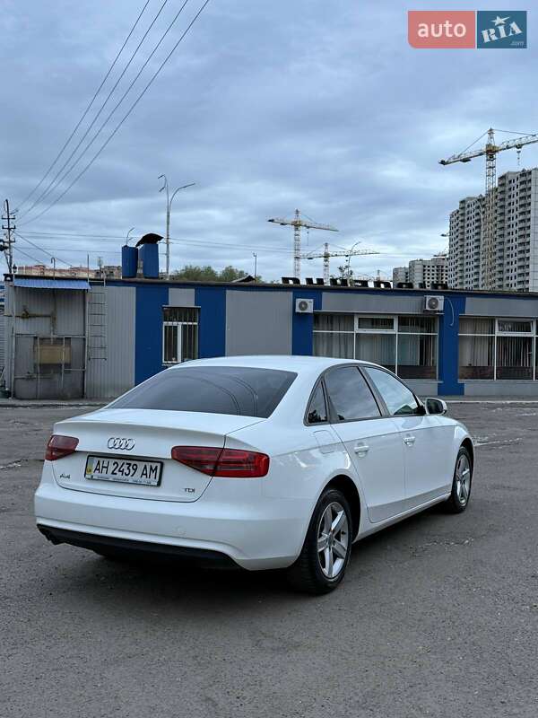 Седан Audi A4 2013 в Кропивницком