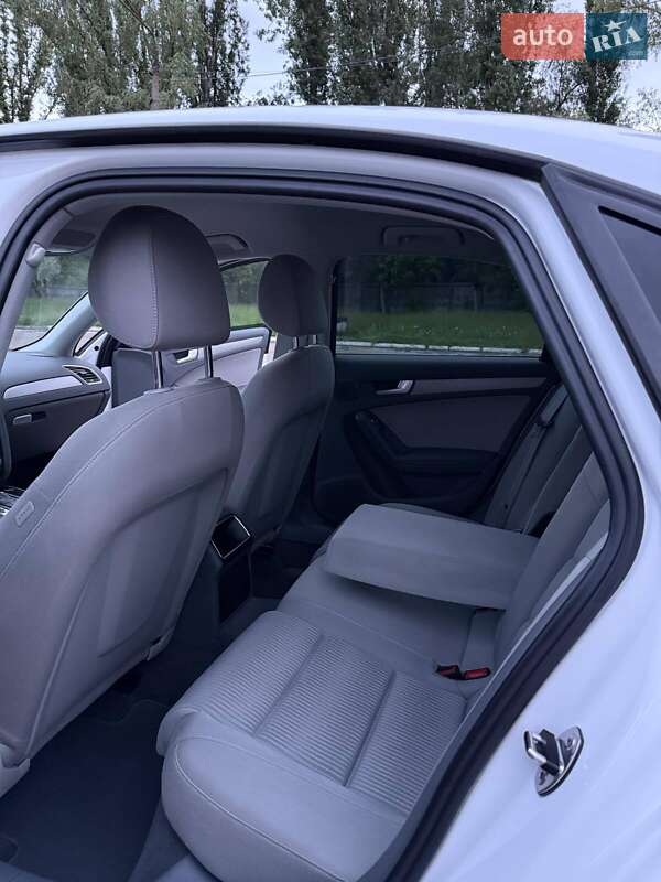 Седан Audi A4 2013 в Кропивницком
