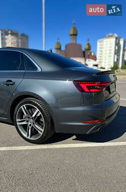 Седан Audi A4 2017 в 