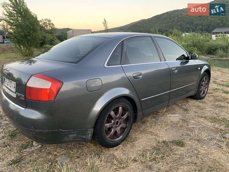 Седан Audi A4 2001 в Вижнице